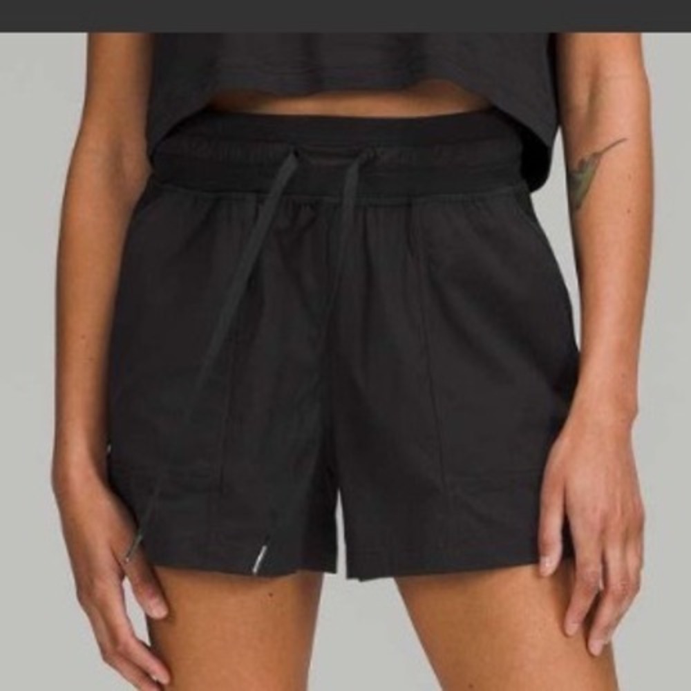 Lululemon Dance Studio High-Rise Short 3.5 Black W7CCGS Size 12 E2